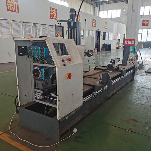 粉碎機(jī)刀軸焊接設(shè)備結(jié)構(gòu)設(shè)計(jì)解析